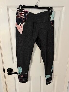 CALIA by Carrie Underwood Dark Gray High-Rise Floral-Accent Leggings